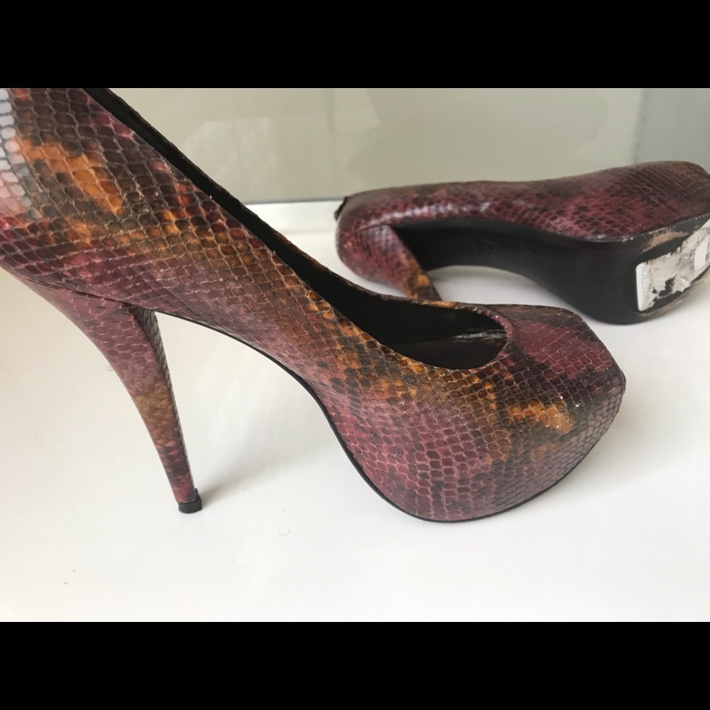 Stuart Weitzman  Heels- barely worn like new